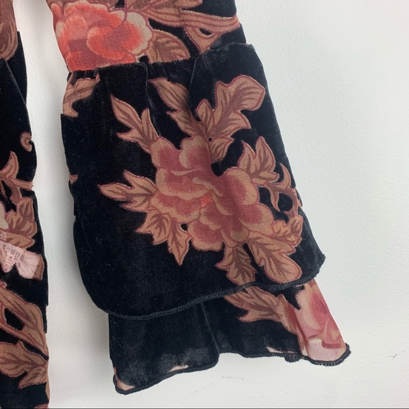 Vintage Havana Floral Velvet Bell Sleeve Crop Top - Picture 6 of 11